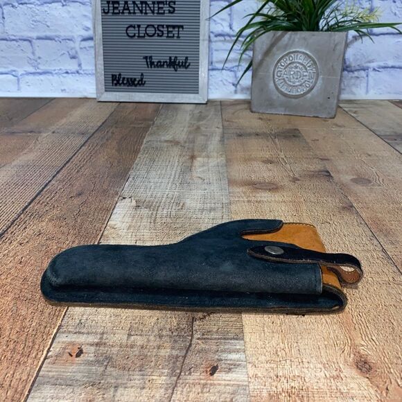 Leather Holster Medium Frame Revolver Holster Black - Picture 7 of 8